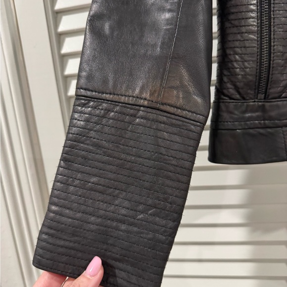 Bernardo Sleek Black Leather Jacket for Women - Picture 4 of 5